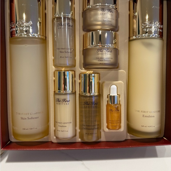 O HUI The First Geniture 8-Piece
Luxury Anti-Aging Skincare Set
Premium K-Beauty - Picture 2 of 7